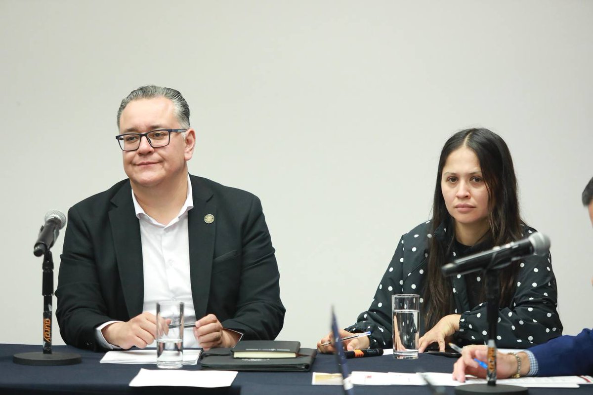 DiputadosMorena's tweet photo. Desde temprana hora, las y los legisladores de Morena se preparan para la sesión de la Comisión Permanente. El trabajo parlamentario continúa con responsabilidad y compromiso por México.

#AgendaMorena https://t.co/knsifX4446