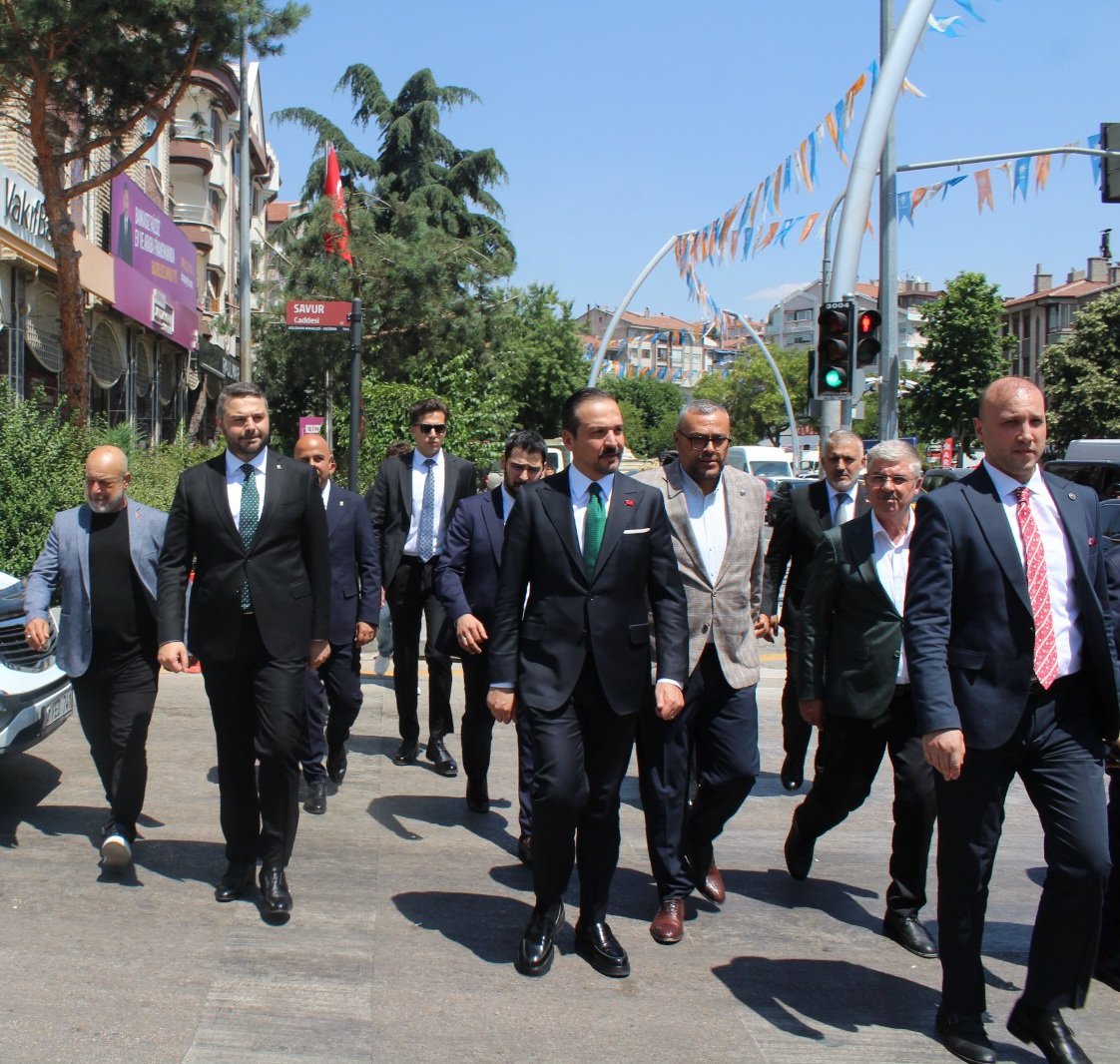 AkKeciorenResmi's tweet photo. Türk Devletleri İle İlişkilerden Sorumlu Genel Başkan Yardımcımız, Ankara Milletvekilimiz Sayın Prof. Dr. Kürşat Zorlu ve İlçe Başkanımız Sayın Ömer Faruk İslam ile birlikte Belediye Başkanımız Dr. Mesut Özarslan'a makamında nezaket ziyaretinde bulundular.

Misafirperverliklerinden dolayı kendilerine teşekkür ediyoruz.

@RTErdogan
@zorlu77
@hakanhanozcan
@erhansarigol
@arifkucuk
@AkpartiAnkara
@omerfarukislam
@OzarslanMesut