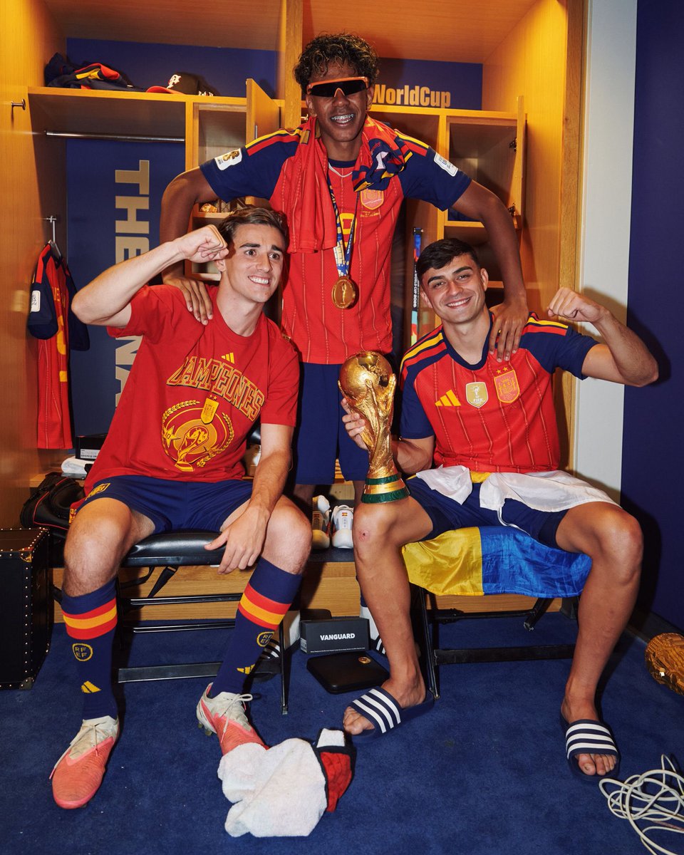 tooviscaelbarca's tweet photo. THEE big three!!! https://t.co/7t0A3E8Qi9
