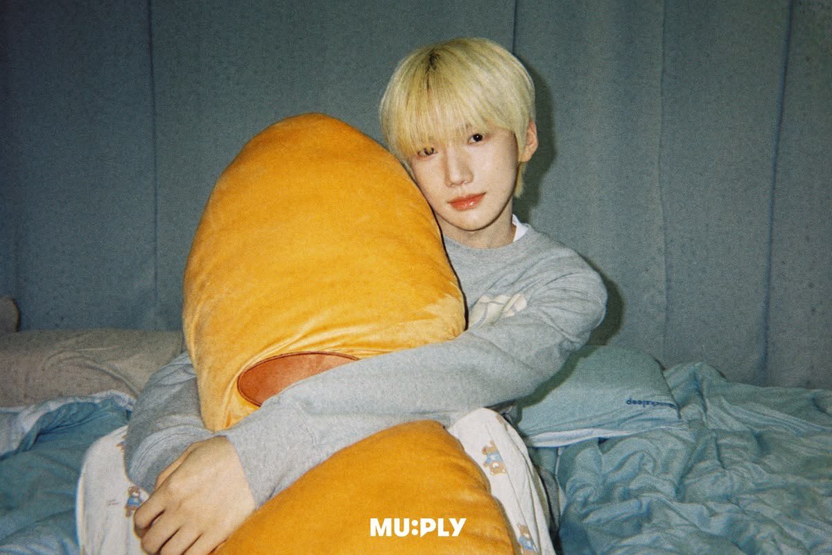 hyubmin's tweet photo. Sleep is for the weak, they said and unfortunately, I'm not your strongest warrior. 

So yes, have a good night 💤 Don't stay up too late or you might be late meeting me in la la land. 🌙✨ https://t.co/cPnBZppJVZ