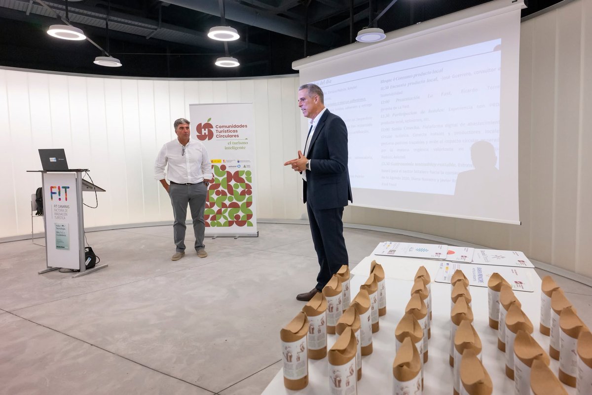 Ashotel's tweet photo. ♻️🌱Comunidades Turísticas Circulares, impulsado por Ashotel y ASAGA Canarias, consolida un modelo de economía circular entre el turismo y el sector primario. Ahora vuelve con Santa Cosecha, una plataforma digital que facilitará la conexión entre hoteles y productores locales. https://t.co/8wcBnGwcJ1