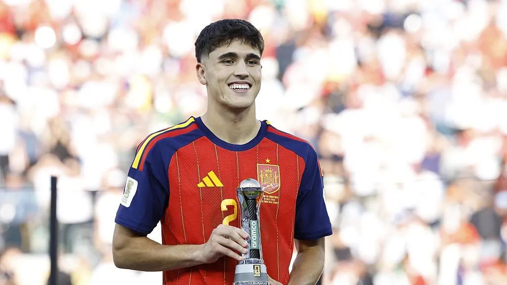 Daviddizz__00's tweet photo. Pau Cubarsí, perdona a todos aquellos que en su momento te compararon con Huijsen o Asencio. No sabían lo que hacían. https://t.co/ueYmJ6GJnn