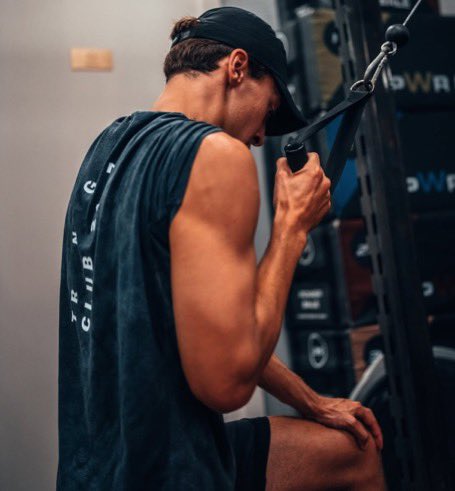 ftourth's tweet photo. bang kaos lima ribu... haahh nawar dicekek... ohh... hmm empat ribu boleh bang? eh… *NNGGHHJJNH* UHUK… bang cekek… haahh… haahh... UHUK… bang saya tawar... dua ribu deh bang? *NNNGHNNHGHMHH* bang gopek lima… gimana… HAH… UHUK UHUK *HHNNGHHHHHNG* https://t.co/bzdGxO5taS