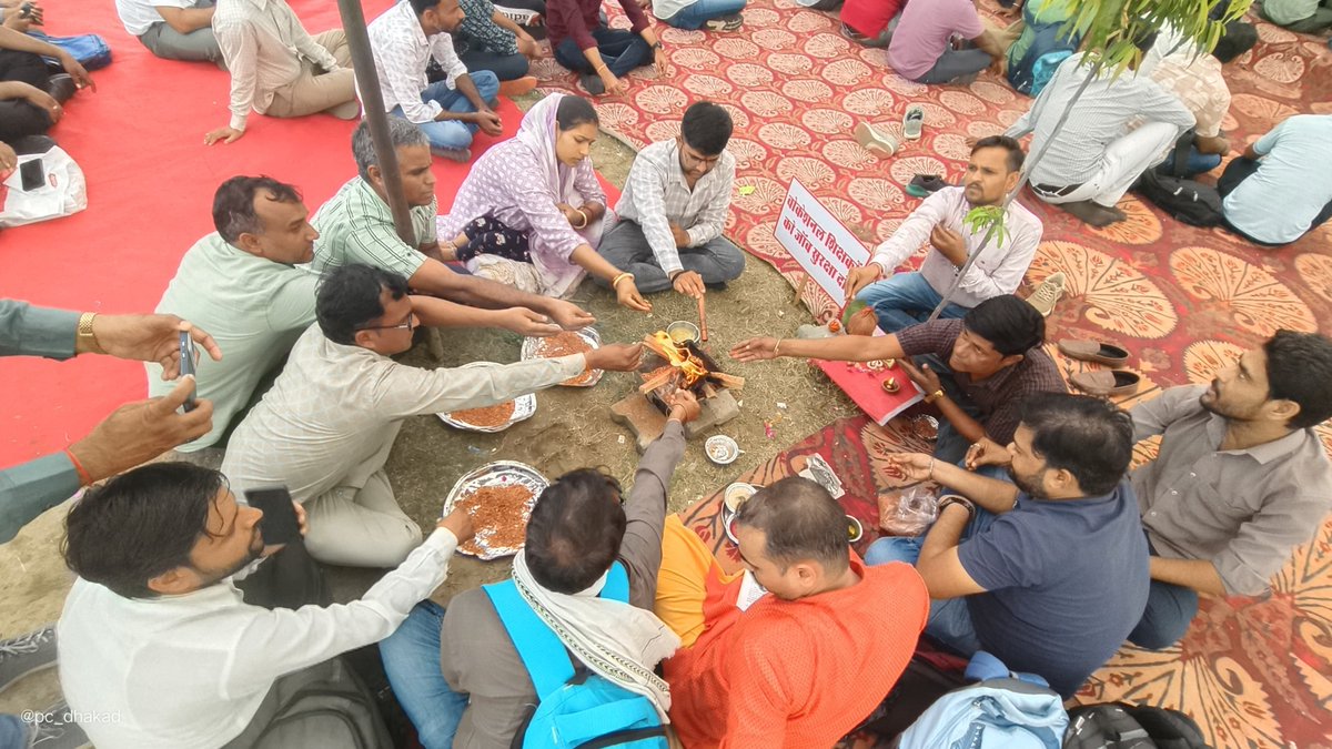 MahendraSamot20's tweet photo. व्यावसायिक शिक्षा को मजबूत और प्रभावी बनाने के लिए स्थायी जॉब पॉलिसी लागू करना आवश्यक है। इससे शिक्षा व्यवस्था को स्थिरता मिलेगी, अनुभवी शिक्षकों का मनोबल बढ़ेगा और विद्यार्थियों को गुणवत्तापूर्ण शिक्षा का लाभ मिलेगा।
Tq
#हरियाणा_मॉडल_लागू_करो https://t.co/Ydxc4Kr6Oy