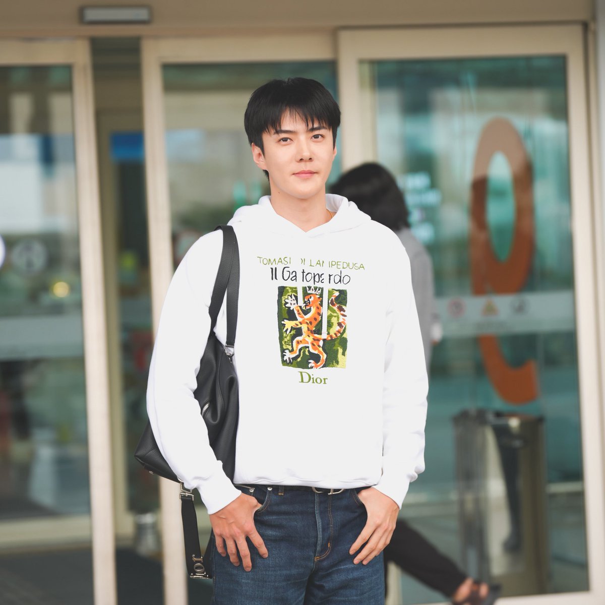 Ohsehunbar's tweet photo. Xunqis and EXOLs where are you from 🧡🧚🏻‍♀️
Reply me with the below taglines

#SEHUN #세훈
SEHUN DIOR SIAM PARAGON
#DiorSiamParagonxSehun @Dior https://t.co/tuPhgwcOsB