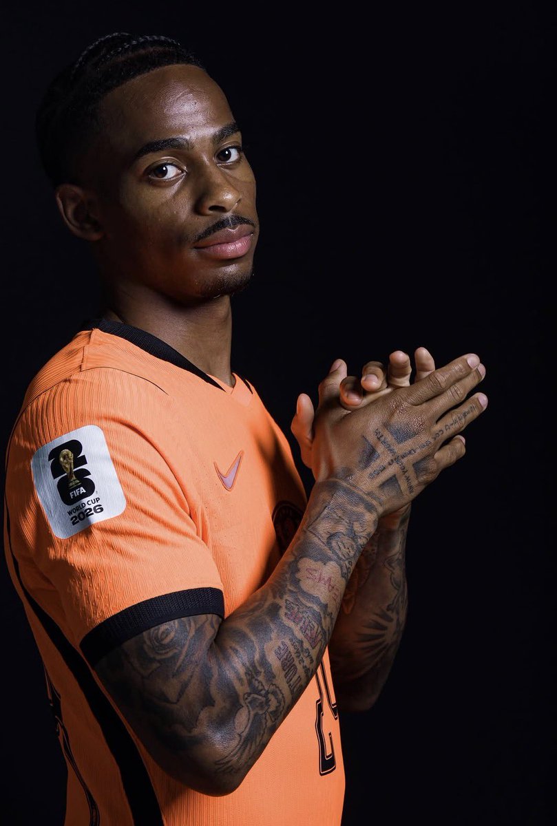 RLeaks_'s tweet photo. INTRIGO SUMMERVILLE

Nella notte lunga call tra D’Amico, Gasperini e il giocatore, che avrebbe ribadito la volontà di vestire la maglia giallorossa

La PEC del calciatore al West Ham non è mai arrivata: patto scaduto, ora è conteso tra Roma e Al Hilal

📲 Matteo Moretto 

#ASRoma https://t.co/cH0r0mlXro