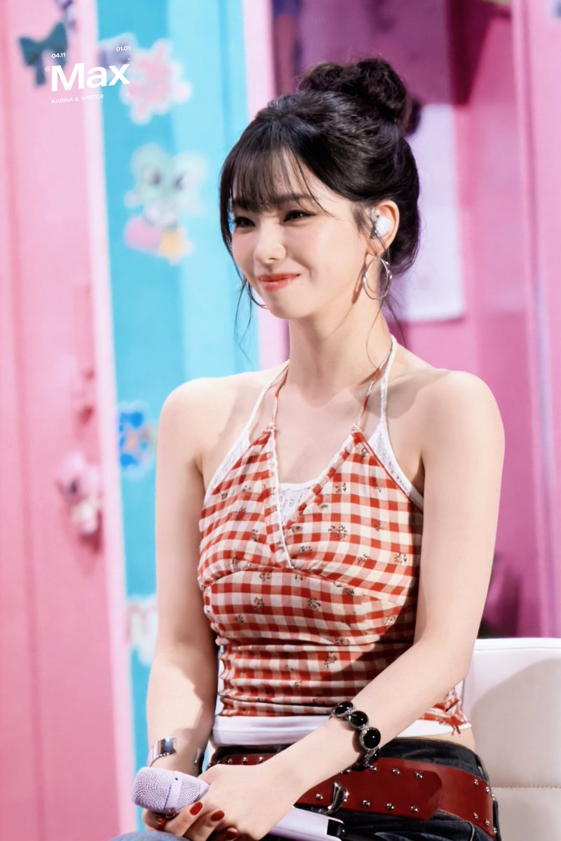 WINTERMAXX_'s tweet photo. 260720😐🤭😆🤬

#aespa #æspa #에스파 #エスパ #Karina #카리나 #劉知珉 #カリナ https://t.co/3rULZEFyWL