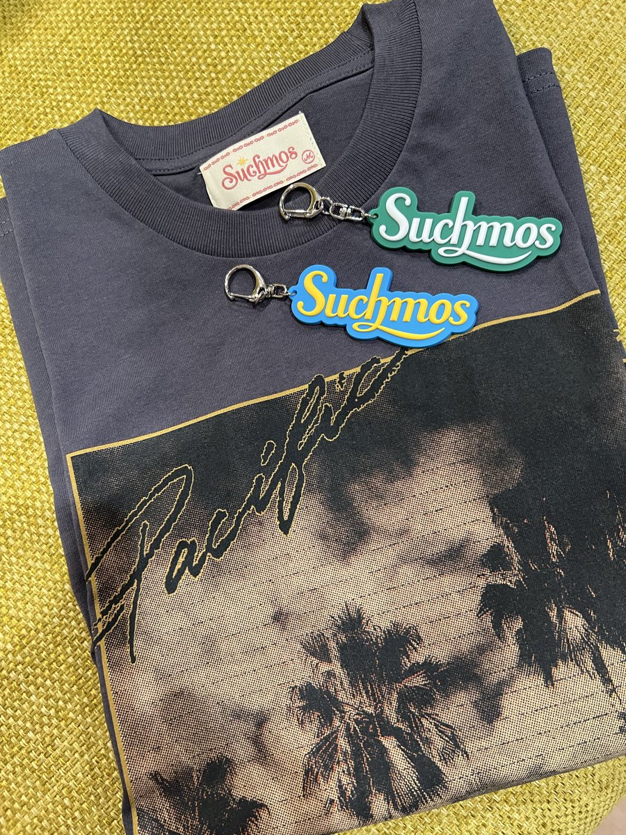 jimmisaki's tweet photo. ライブ行けてないけど買っちゃった🥰✨
Suchmos のロゴがすき
このTシャツが らしくてすき
「Pacific」がすきー

海風感じるなぁ🌊🐠🍃 𓂅 𓈒𓏸

#Suchmos https://t.co/RDcDtURPBr