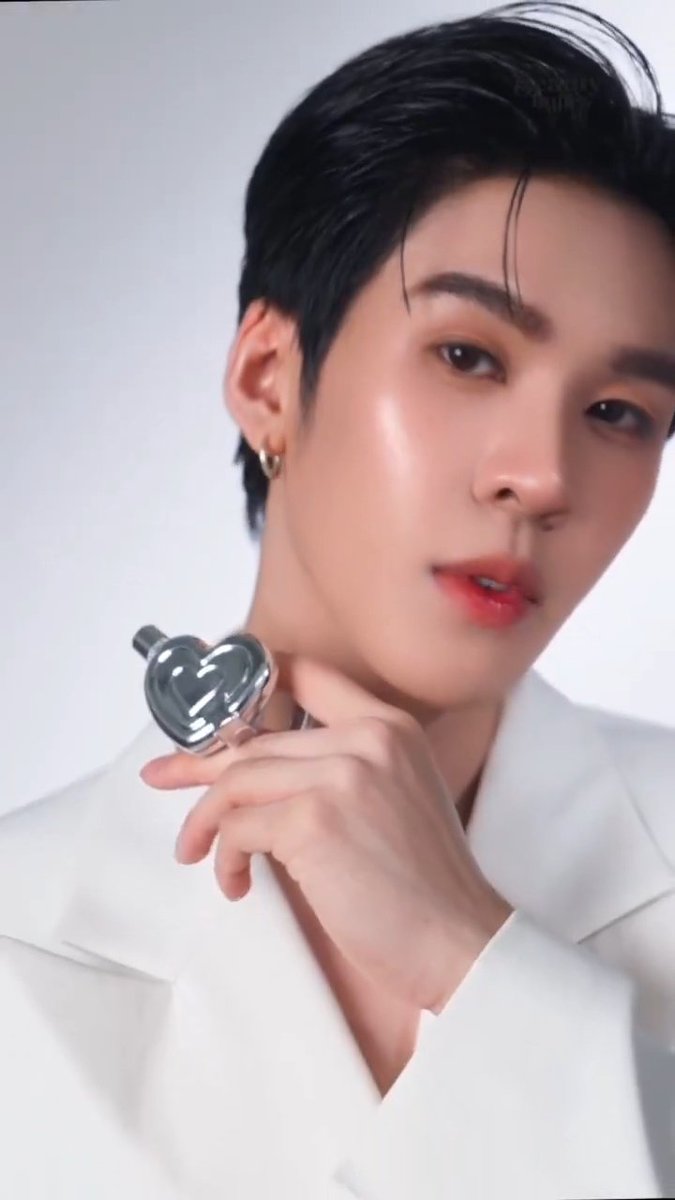 AUAUTNPOFC's tweet photo. 𝘾𝙤𝙣𝙜𝙧𝙖𝙩𝙪𝙡𝙖𝙩𝙞𝙤𝙣𝙨 👏🏻🎉
𝙋𝙧𝙚𝙨𝙚𝙣𝙩𝙚𝙧 𝙤𝙛 𝘽𝙚𝙖𝙪𝙩𝙮 𝘽𝙪𝙛𝙛𝙚𝙩 𝙇𝙄𝙋𝙏𝙊𝙆 𝙂𝙇𝘼𝙎𝙎𝙔 𝙏𝙄𝙉𝙏 

ขอแสดงความยินดีกับ "อู่อู๋-ธนภูมิ" ที่ได้รับเลือกเป็นหนึ่งใน "Presenter" ของ "BEAUTY BUFFET LIPTOK GLASSY TINT" 💄

ขอขอบคุณทางแบรนด์ @BeautyBuffetTH ที่ให้เกียรติเลือกอู่อู๋เป็นส่วนหนึ่งของครอบครัว Beauty Buffet นะคะ รอติดตามความสนุกจากทางแบรนด์เลยค่ะ 🙏🏻✨️

#AuAuSavexLiptok 
#BeautyBuffet
@Auautnp #auautnp #AuauSave