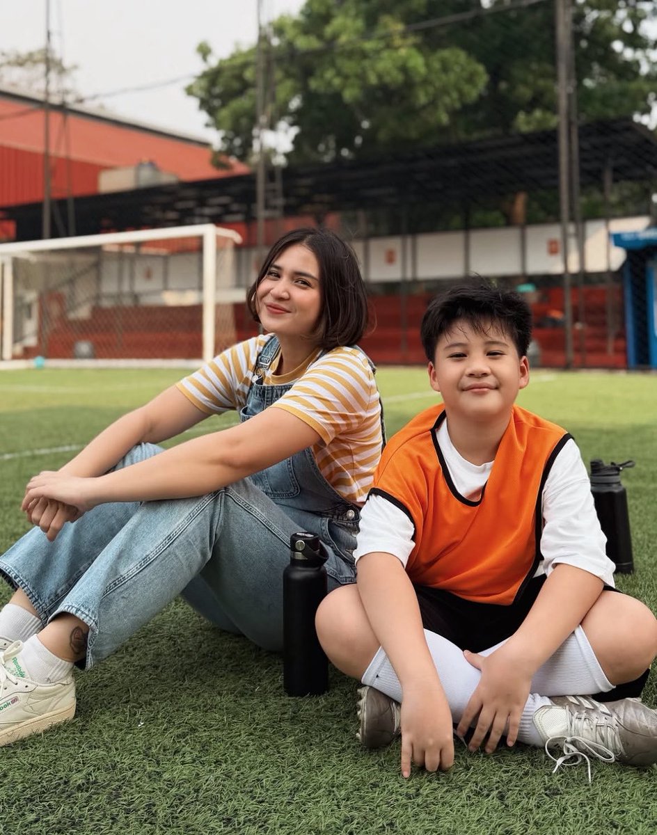 insidefolkative's tweet photo. Lucu banget anak pertama Putri Titian udah gede, berasa jadi kayak kakak adek 🤍 https://t.co/1a5PE2BqDi