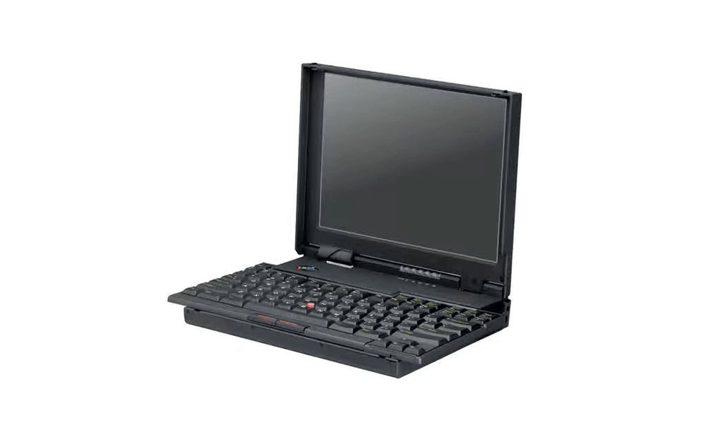 gigazine's tweet photo. かつてIBMのThinkPad 701は9.7インチ幅なのに11.5インチのフルサイズキーボードをバタフライ構造で可能にしていた(2025) https://t.co/3EzzZsmm84