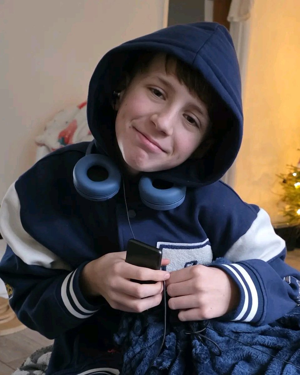 FreyjaBakke's tweet photo. Aiden gone missing again 
Please help if you canMISSING

Have you seen Ayden? 

🚨He is 15-years-old and is missing from Marlow.  

Ayden was last seen in Marlow at around 8am yesterday.  

Ayden is a white boy, around 5ft 3ins tall, of slim build, with brown hair and brown eyes. 

He was last seen wearing grey tracksuit bottoms, a black t-shirt, blue and white slider footwear and socks. 

Ayden is known to frequent Higginson Park, Riley Park and Screwfix in Marlow. 

If you see him, please call 999.  🤳🏻

📲Info? Call 101, quoting 43260372295.