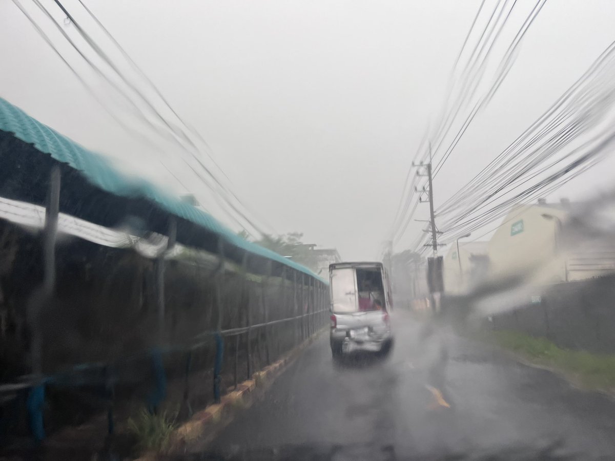 Onephet69's tweet photo. มาตกอะไรตอนนี้
#นัดปทุม https://t.co/KSLRU9kLcx
