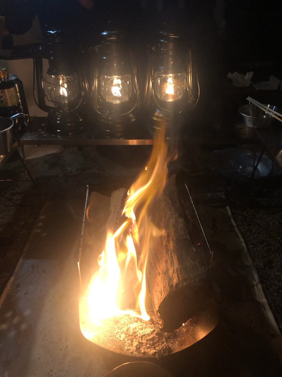 kotocam37's tweet photo. 焚き火を囲み、 ランタンに火を灯す時間。
特別なことはなくても、 自然と会話が生まれ、 笑顔が増えていきます。
一向平キャンプ場にも、 そんな時間がゆっくり流れています。
皆さんは、 キャンプでどんな時間が一番好きですか？🌲✨ https://t.co/t8ONCzUm5I