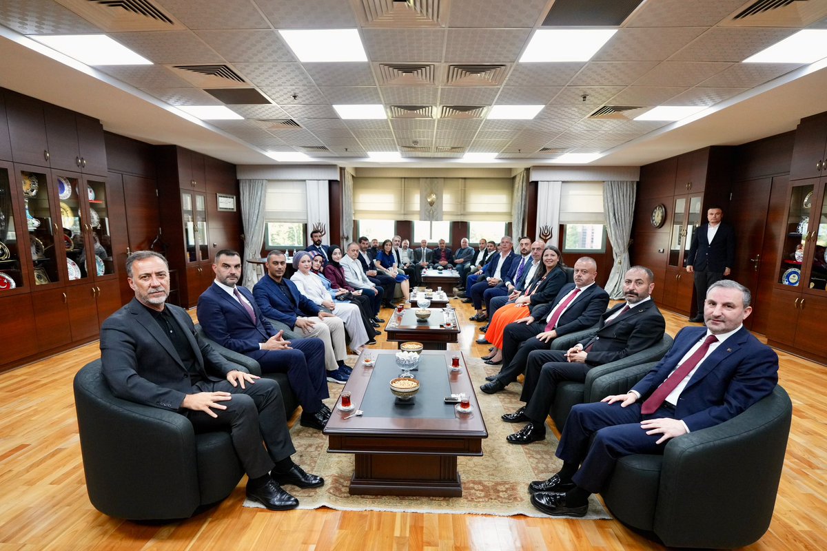 BBvolkanyilmaz's tweet photo. Sultanbeyli Belediye Başkanı Sayın Ali Tombaş’ı ziyaret ettik. Nazik ev sahipliği için teşekkür ediyor, Ali Başkanımıza Sultanbeyli ilçemize yönelik çalışmalarında başarılar diliyoruz. https://t.co/HBDThdQIac
