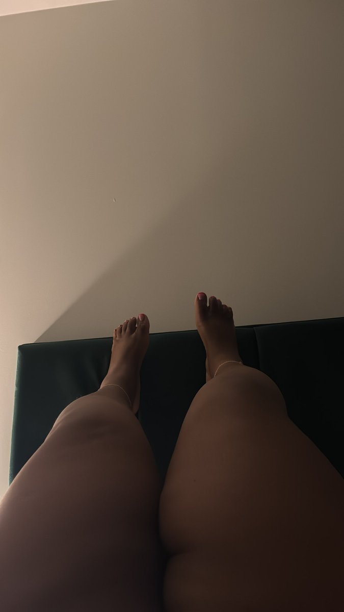 BigBatty_Gal's tweet photo. I’ve missed it here. #bbw #chubby #milf #asseater #assworship #mistress #london #goddess #femdom #nsfw #nsfwtwt #londonmistress #domme #bleached #findom #facesitting #swirl #squirter #squirting #sph #feet #soles #footfetish #milf https://t.co/hzGf83NxS3
