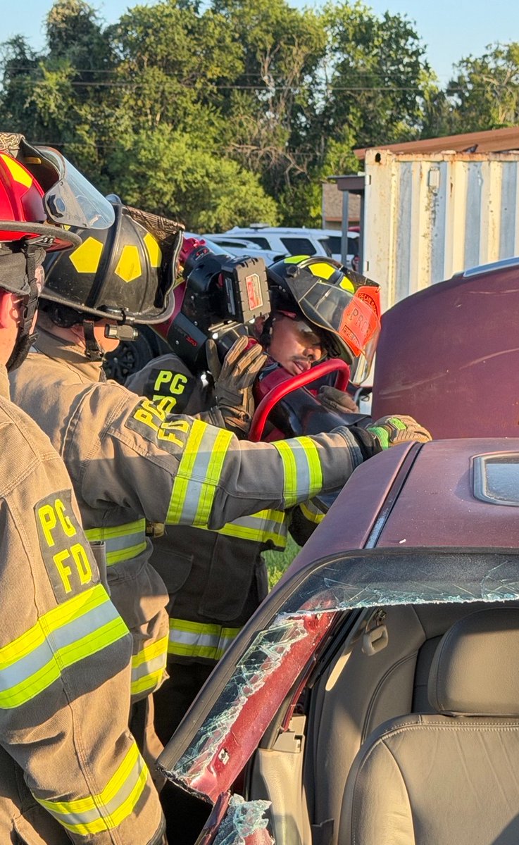 YeaJohnnyboy's tweet photo. 🧑🏾‍🚒 https://t.co/2I8SAoJM8L