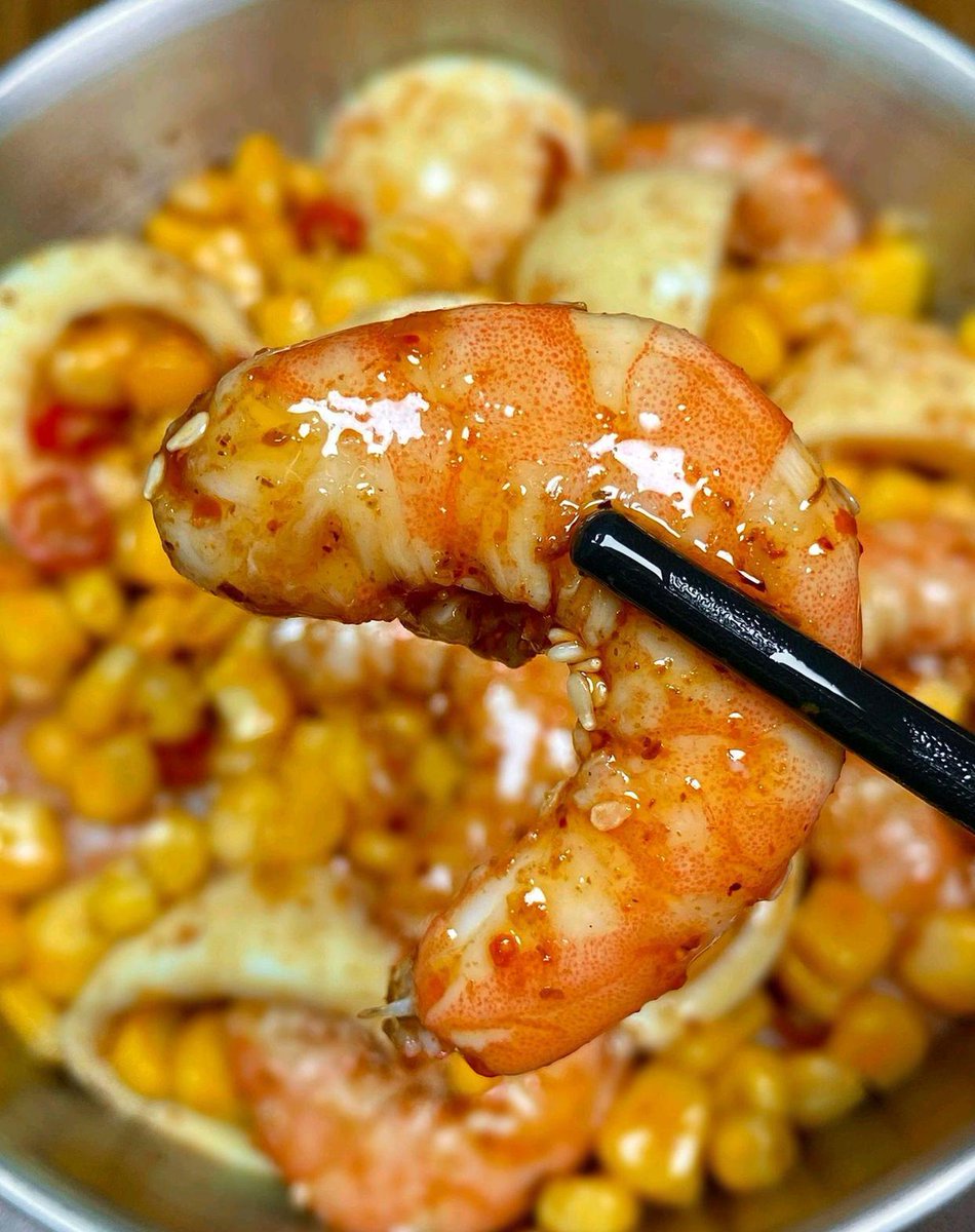 qpoiyuh's tweet photo. [Just whipped up my go-to 10-minute garlic butter shrimp pasta—chewy noodles, plump shrimp, fragrant garlic, and a squeeze of lemon. Comfort food that tastes like a cozy weekend win!]， https://t.co/Gf6kUcGxUP
