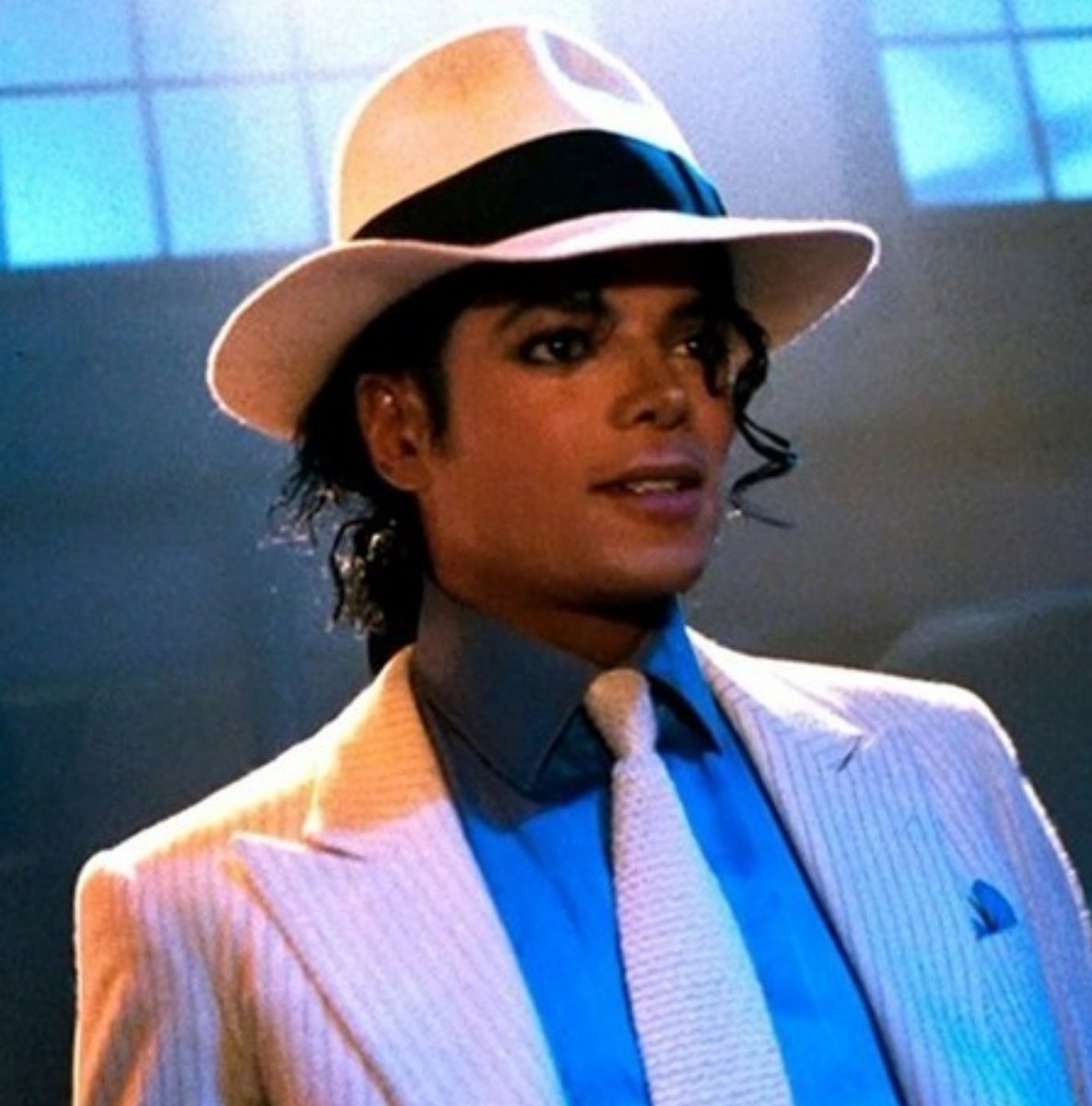 aitaikimochi's tweet photo. Okay but the possibility that Yana used Michael Jackson as inspiration for Leona's look is high because not only is the Michael movie still in theaters here in Japan and one of the biggest box office hits atm, but she might be a fan herself since he's super popular here 😆 https://t.co/vZ1fFS4klM