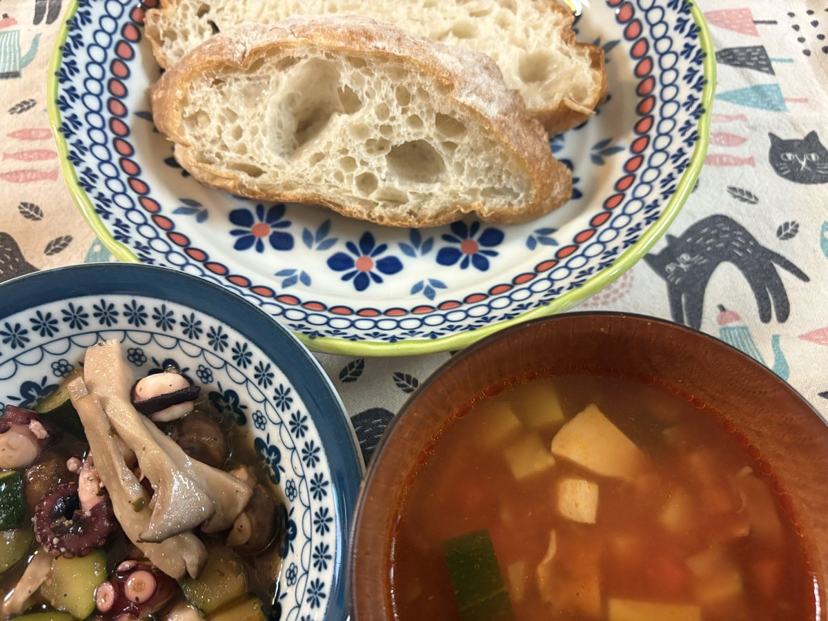 Arufa_ASD's tweet photo. エビチリ
びっくりドンキー
タコのアヒージョ ミネストローネ
焼きそば https://t.co/npAMC3iwRt