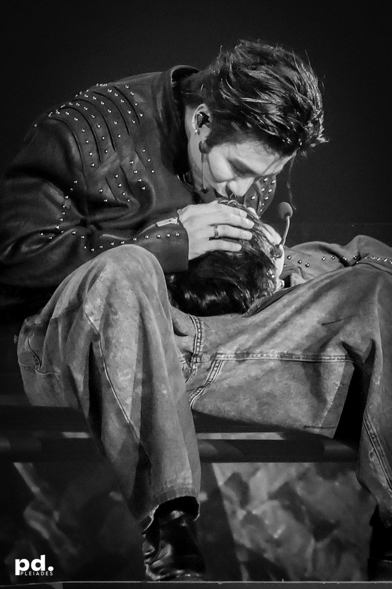 pdpleiades's tweet photo. คอยดูใครคลั่งรักกว่ากัน 

#PerthSantaConcertD1
#PerthSantaConcert 
#PerthSanta #เพิร์ธแซนต้า https://t.co/It3v1cuJ8A