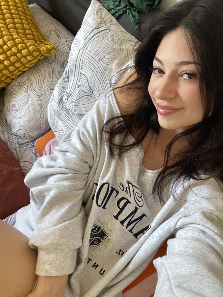 Freyamiller's tweet photo. Good morning New York 🥰🥰❤️❤️ https://t.co/LjsHqzjd4x