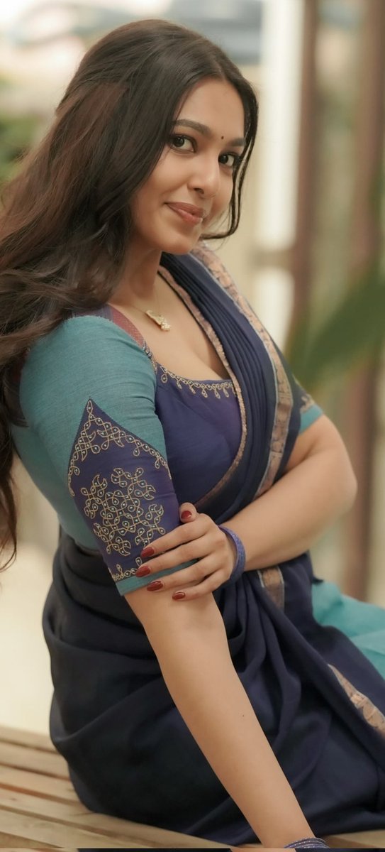 diyaPatil9339's tweet photo. Akshatha Das bringing pure elegance and undeniable star power! Absolutely mesmerizing ✨💙
#AkshathaDas❤️ https://t.co/KY7D4D6ia6