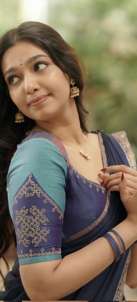 diyaPatil9339's tweet photo. Akshatha Das bringing pure elegance and undeniable star power! Absolutely mesmerizing ✨💙
#AkshathaDas❤️ https://t.co/KY7D4D6ia6