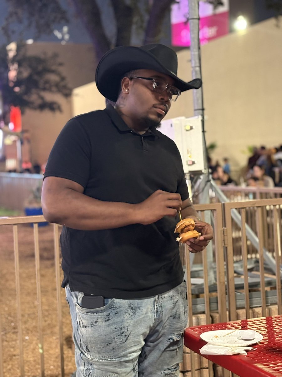 dagoatedwayne's tweet photo. Let’s just eat it together 😈 https://t.co/CrbeYosytZ