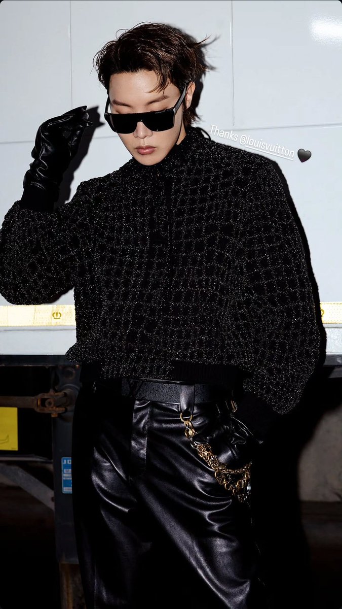 dalbit_bangtan's tweet photo. 📸 INSTAGRAM

J-Hope stories:
Thank you @/LouisVuitton
My last courtesy😋 https://t.co/pOEmww0sJe