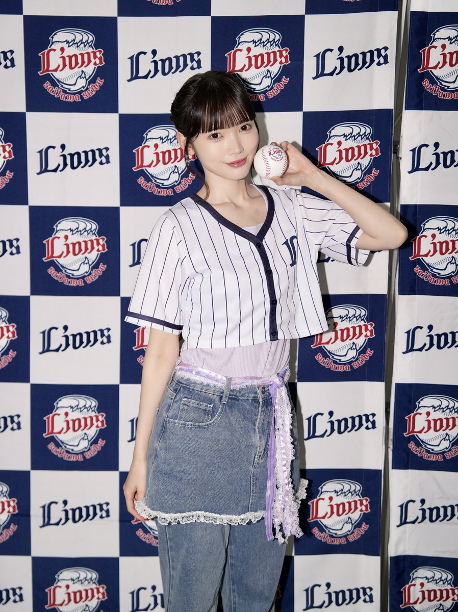 CUTIE_STREET_'s tweet photo. 【選手紹介 真鍋凪咲】

💜真鍋凪咲(Nagisa Manabe)
@nagisa_cs0628

投打：右投右打
背番号：6
ポジション：二塁手/投手
身長/体重：161cm/木製バット1本kg
生年月日：2004.6.28
経歴：神奈川急亭学園高-急亭大

選手コメント：
大切な試合のセレモニアルピッチに参加させていただき、とても光栄です✨️
ライオンズさんこれからも応援しています！！

#埼玉西武ライオンズ #seibulions
#CUTIESTREET #きゅーすと