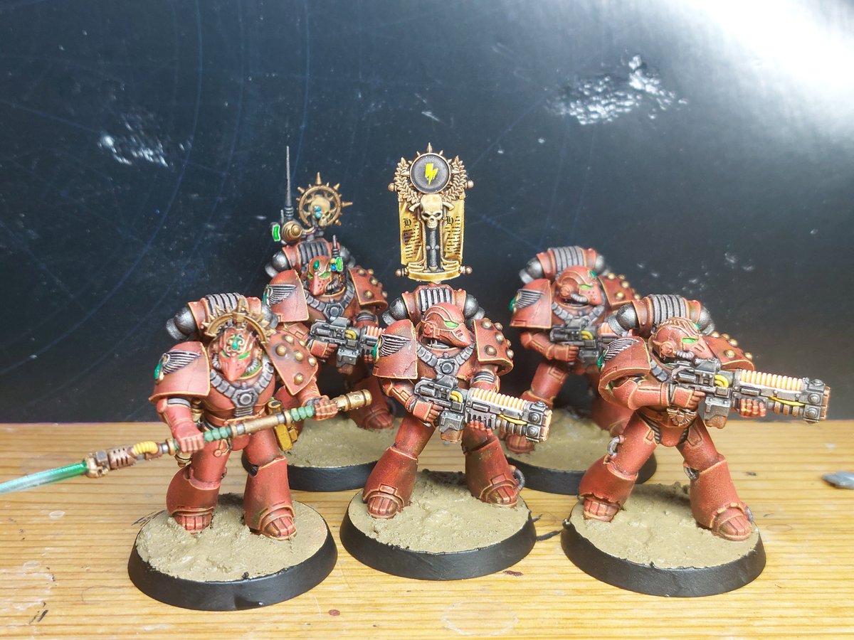 ScarfaceMcDank's tweet photo. Tactical Support Squad of the IX, armed with the Volkite Caliver. These thermal rays reduce flesh and bone to ash with a single precise volley. Superior firepower for the true sons of Sanguinius. The enemy shall burn before our advance. https://t.co/2vWCJvnKuW