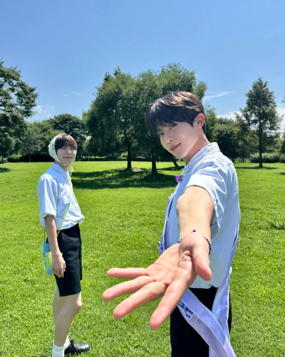 sialsial0919's tweet photo. 형들 사진에 찍힌 치치가 너무 아기야 귀여워 https://t.co/rCMSpiGRA7