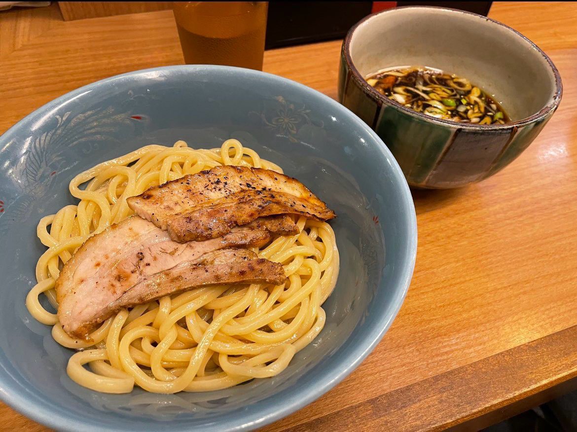 overscale_CL's tweet photo. 💎協賛店舗紹介💎
【つけ麺いろは】
(@tsukeiro )

近大通りの一角にあり、昼休みは学生で賑わうつけ麺屋さんです！
カレーか醤油の2種類のスープから選ぶことができ、どちらも麺と相性抜群🔥
是非一度お越しください！✨️

 #OSSL2026  #アカシア https://t.co/lQbgdVZq0S