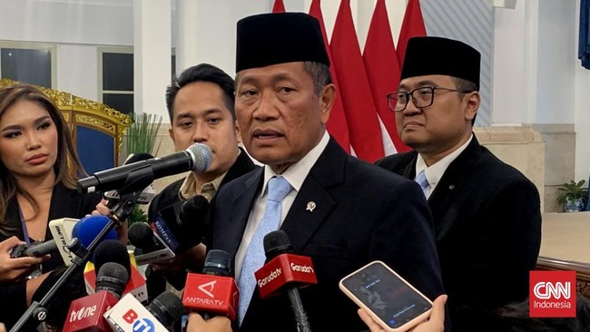LambeSahamjja's tweet photo. BREAKING NEWS
prabowo baru saja membentuk universitas republik indonesia :
- nantikan ada ada sd,smp,sma repbulik juga
- akan ter intergrasi semua
- lokasinya di Bogor bekas lahan perkebunan sawit PTPN
- URI tengah melatih dan membina 399 orang pegawai baru dari BUMN
- singkat URI ini akan jadi kandidat bos bos BUMN
- akan ada 10 kampus URI 
- beda dengan ptn dan pts biasa
- sementara di pimpin bekas TNI