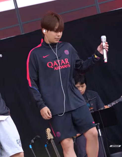 jonghobeardies's tweet photo. JONG LEGS 🤤🤤🤤🤤🤤 https://t.co/hCrkJfaiqt