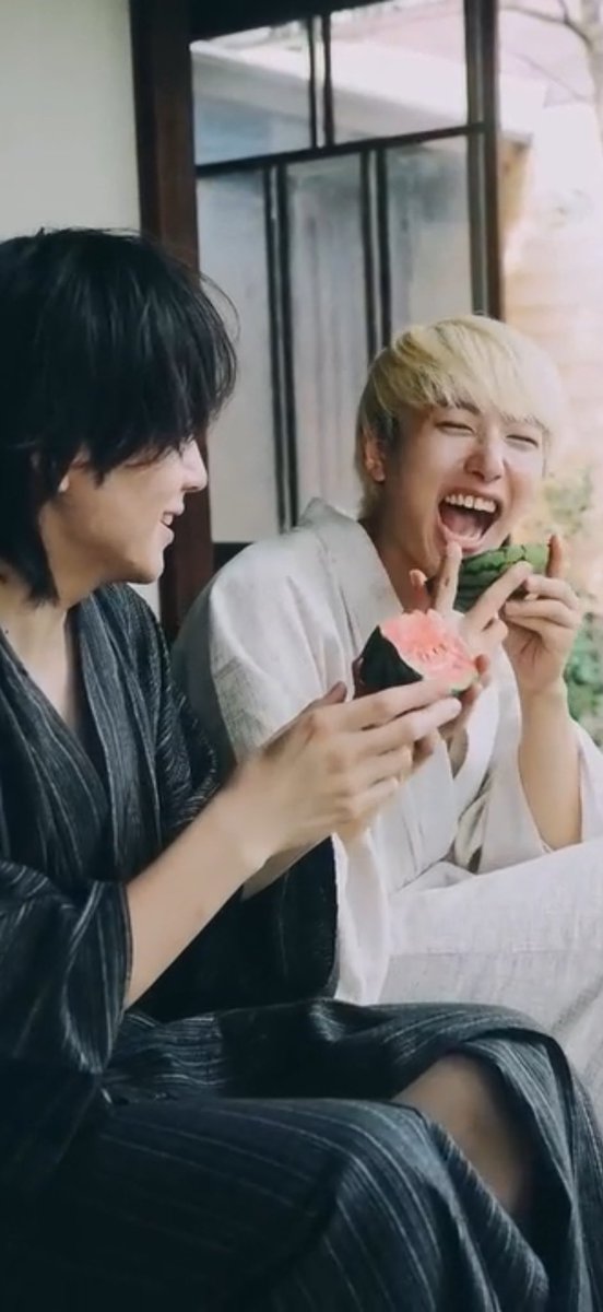 Cha_chamaru05's tweet photo. 先輩が持ってきてきてくれて
会社でスイカパーティー🍉😆笑

めちゃ甘くて美味しかったし
みっちゃんきょーちゃんが
前にスイカ食べとったショート
思い出して見返しながら
一人ウキウキでした🤭💓笑笑

ちょろらばできたから
先輩により感謝✨️😂

#おにラブ https://t.co/eH71Ync6kM