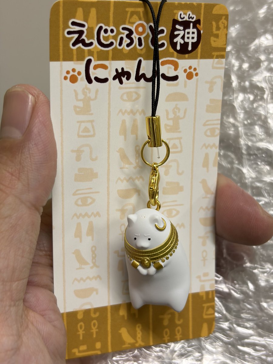 1011hanabeet's tweet photo. ついに今週日曜日が本番だ！！
ぶらぶらねこストラップを梱包中〜
何気に台紙の角を丸く切ってマイナーチェンジ
#WF2026S https://t.co/AnPNWpaJWK