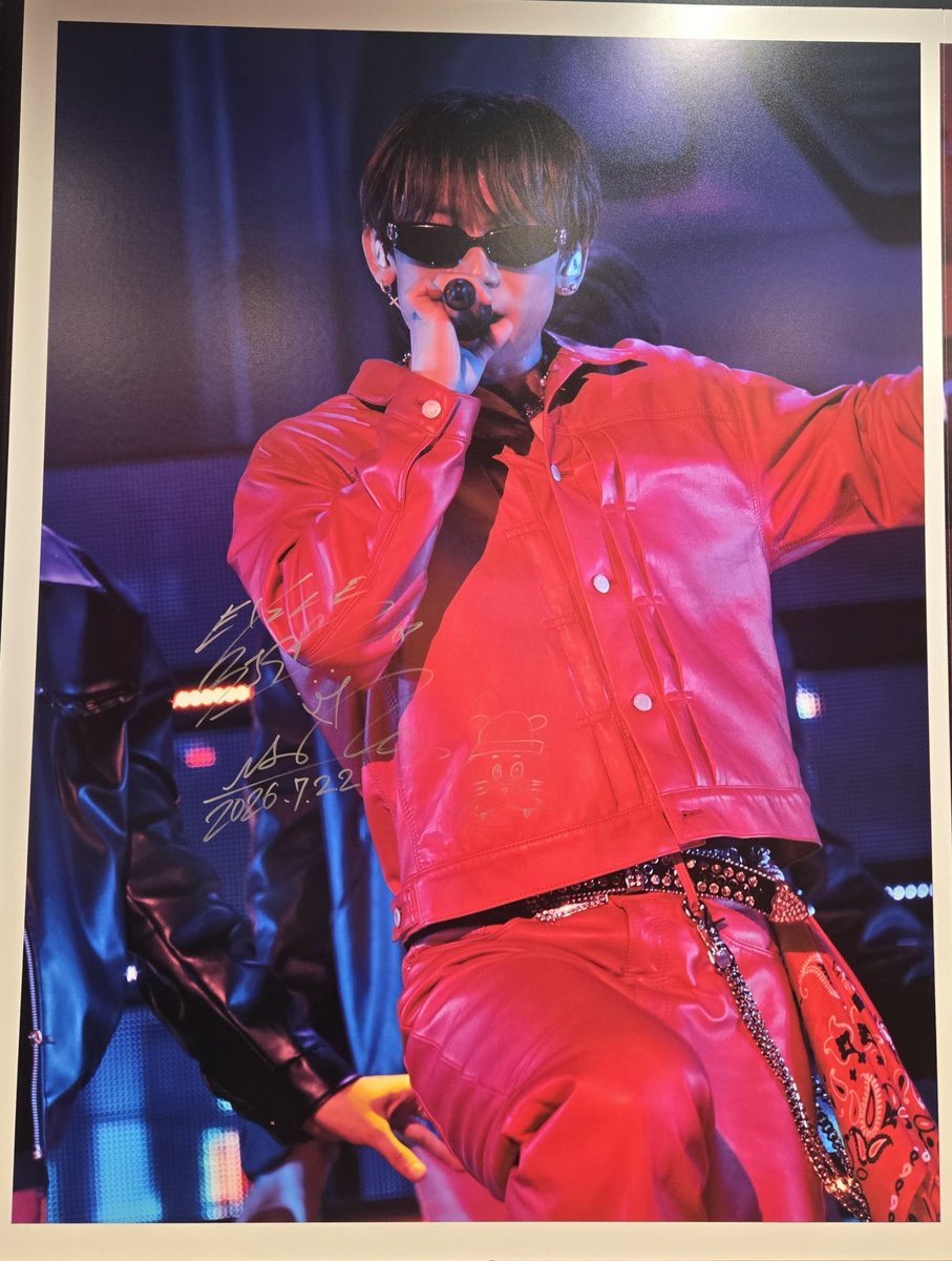 petitcandygrace's tweet photo. HONEST BOYZ ♡
NAOTO ♡
タワーレコード渋谷店 ♡
パネル展 ♡
素敵なお写真にサインありがとうございます♡ https://t.co/Ry79WhuF6g