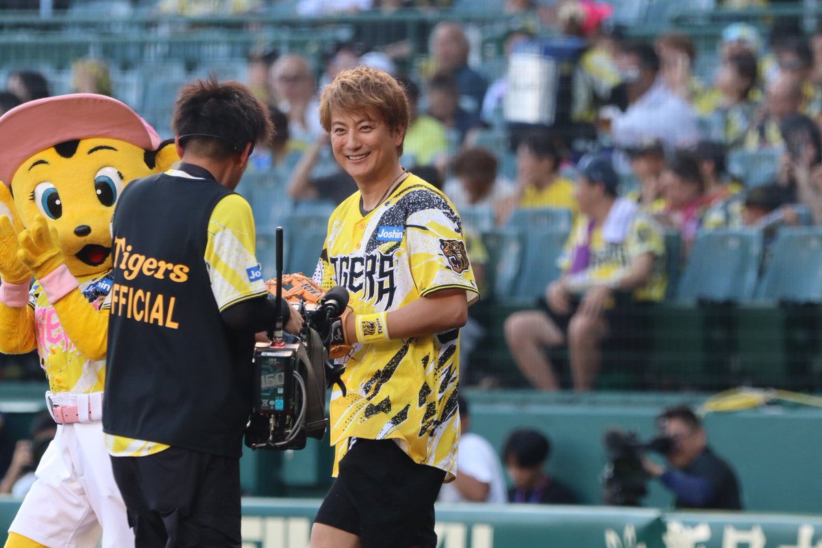 TigersCame39's tweet photo. 2026.07.20 甲子園 

#上地雄輔 さん
#遊助 さん
#ウル虎の夏 https://t.co/GXxIxyRGKS