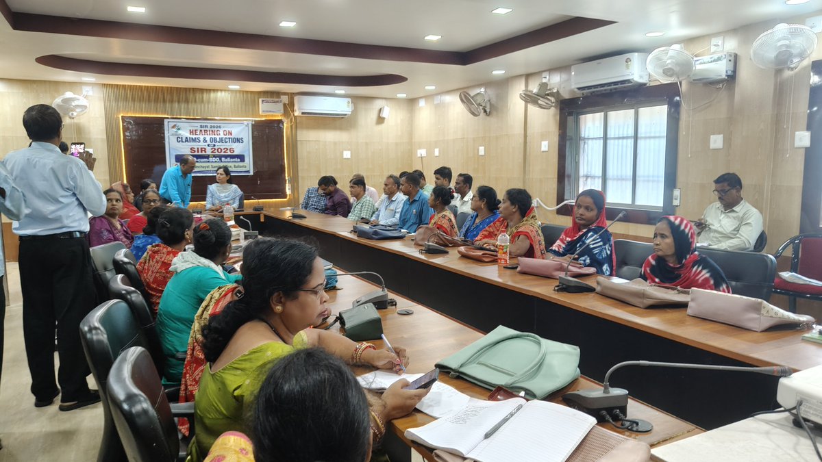 BDO_Balianta's tweet photo. Hearing of claims &amp; objections for unmapped voter cases under AERO, Balianta.  #VoterAwareness #Election @OdishaCeo @SDM_Bhubaneswar https://t.co/hOQxPPJTNd
