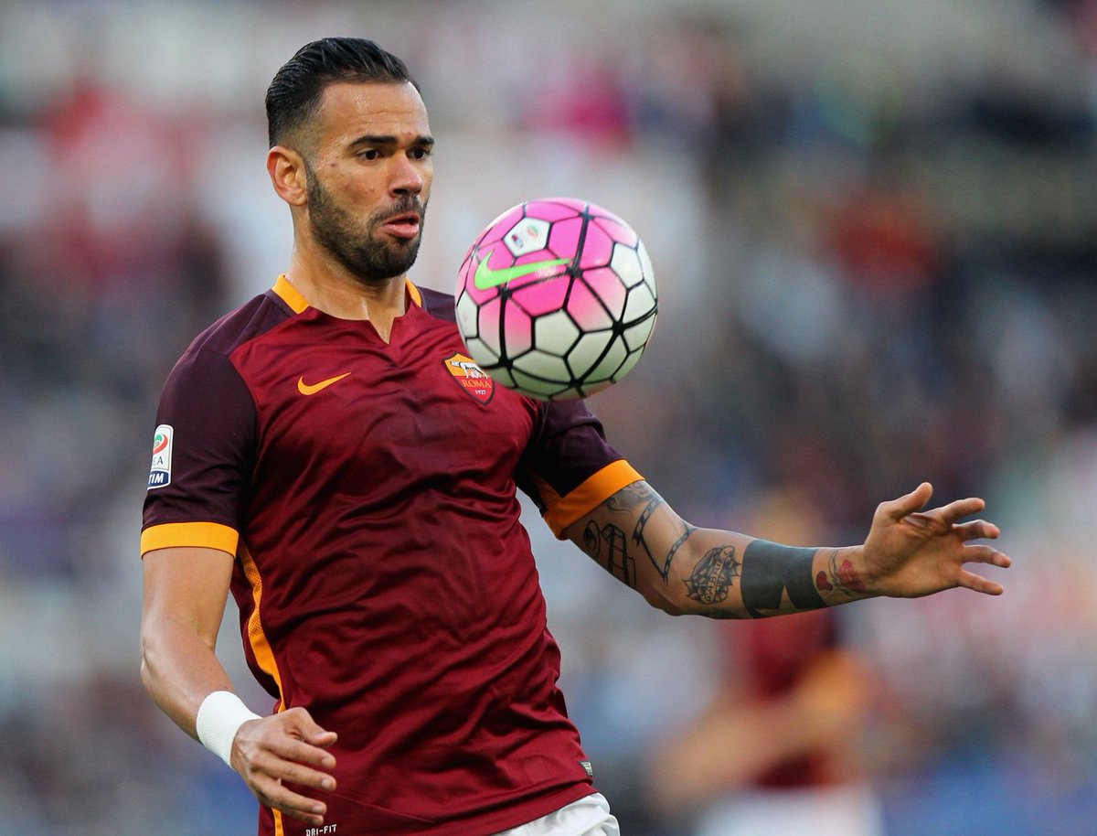 l_castan's tweet photo. Happy anniversary, @OfficialASRoma! 💛❤️🐺
Tanti auguri! 🎂 https://t.co/nJvRqCbqK9