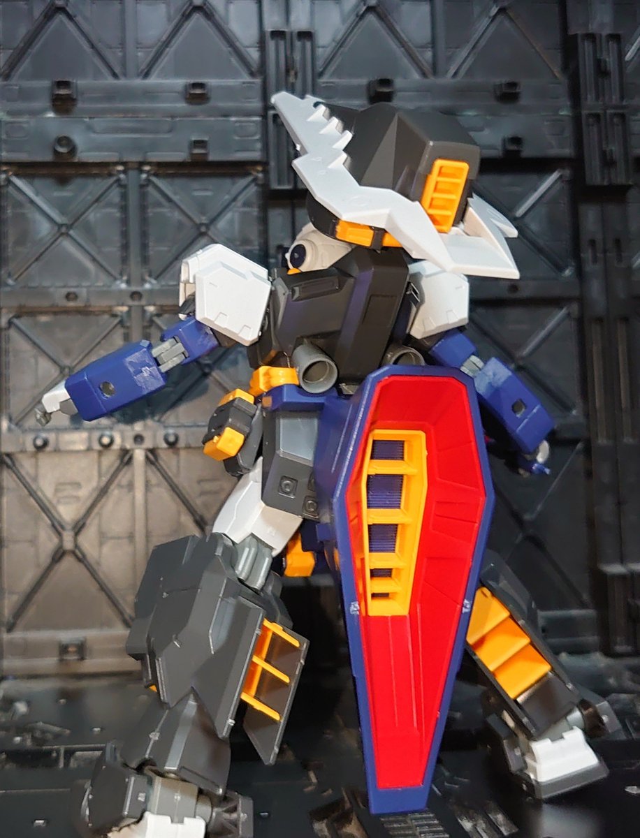 夢見るイカロス フルアーマー7号機(イカロスユニット)の塗装始めたので乾燥待ち時間次