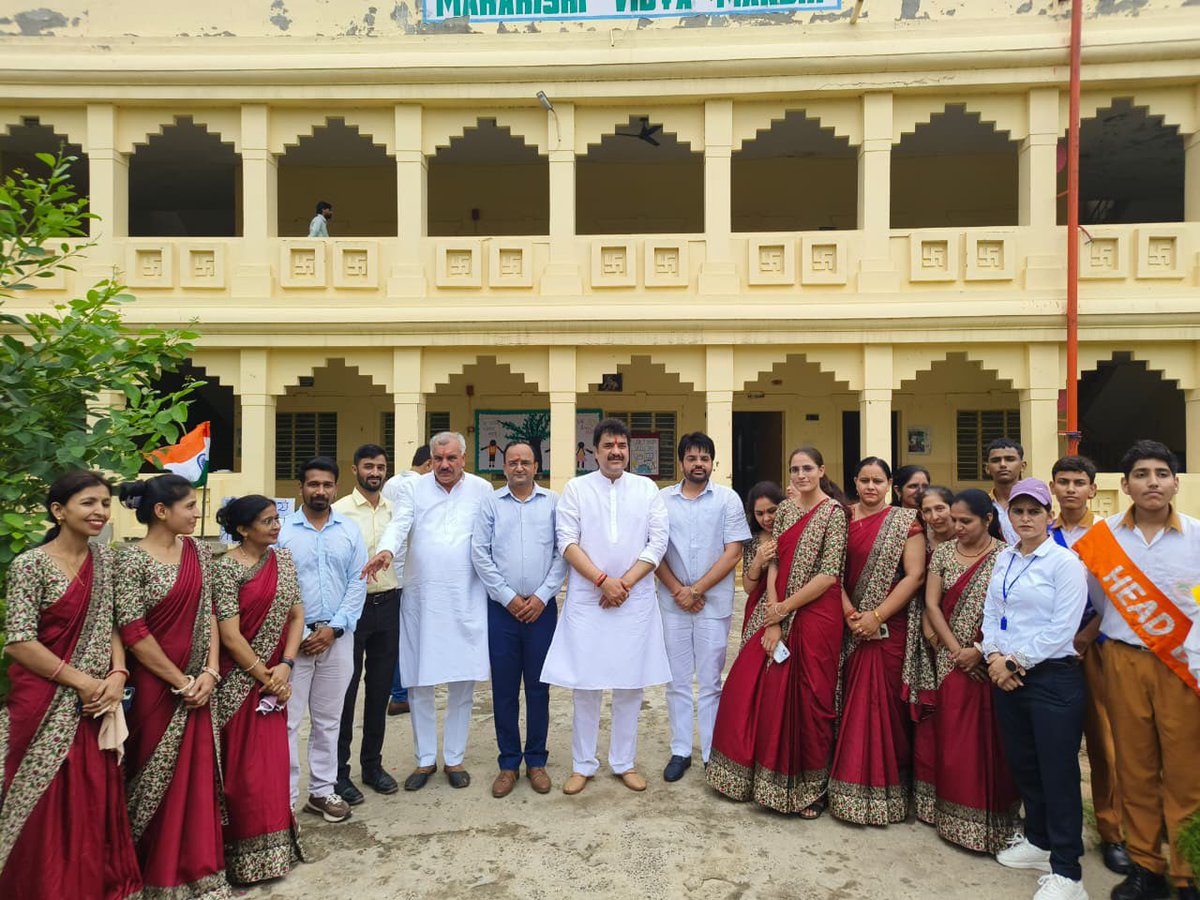 bishnoikuldeep's tweet photo. 1. आज नलवा विधानसभा क्षेत्र एवं सिवानी में आयोजित विभिन्न सामाजिक कार्यक्रमों एवं जलपान कार्यक्रमों में सम्मिलित होकर क्षेत्र के सम्मानित नागरिकों, सामाजिक संगठनों एवं कार्यकर्ताओं से आत्मीय भेंट करने का सौभाग्य प्राप्त हुआ।
इस दौरान सभी के स्नेह, विश्वास और अपनत्व ने नई ऊर्जा प्रदान की। समाज के हर वर्ग के सुख-दुख में सहभागी बनना ही हमारी सबसे बड़ी जिम्मेदारी और सेवा का उद्देश्य है।
आप सभी के स्नेह, आशीर्वाद एवं विश्वास के लिए हृदय से धन्यवाद।