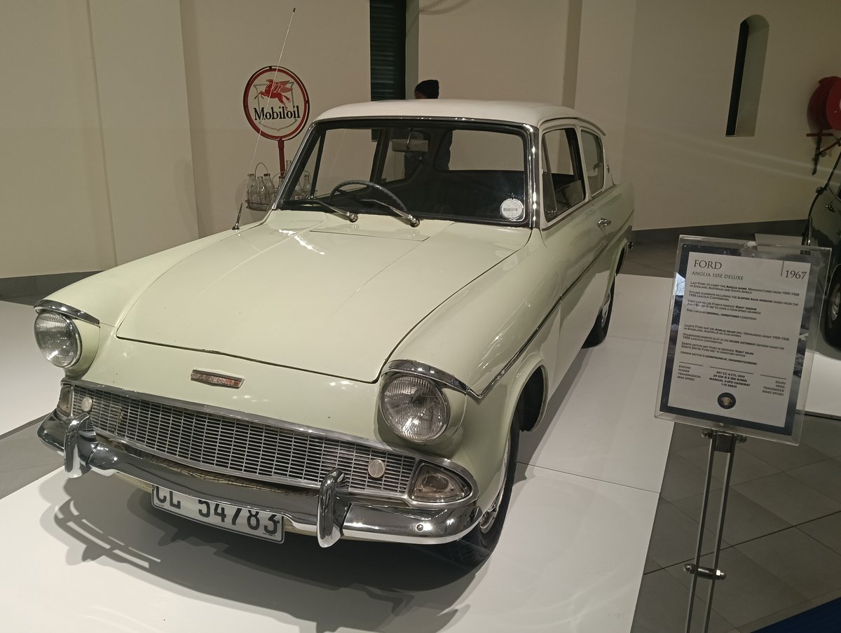 offtheoutlaw's tweet photo. I found Arthur Weasley's car https://t.co/zrANoMe8nC