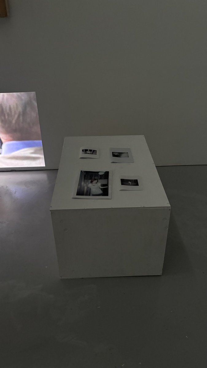 iiiiixnu's tweet photo. 毎日できること
Installation 
260626

Mixed Media (Wood, 35mm Film Negative)
Single-channel Video (1′21″)
Zine (Edition of 4) https://t.co/RSdYrgeVaE