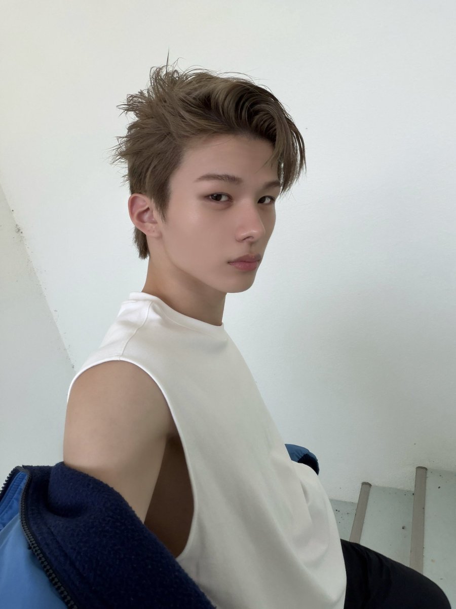 aoen_members's tweet photo. オフショット...🦭📹

#aoen_ハジマリCOLOR
#aoen #アオエン #京助 #KYOSUKE https://t.co/KfIkAhrdwm
