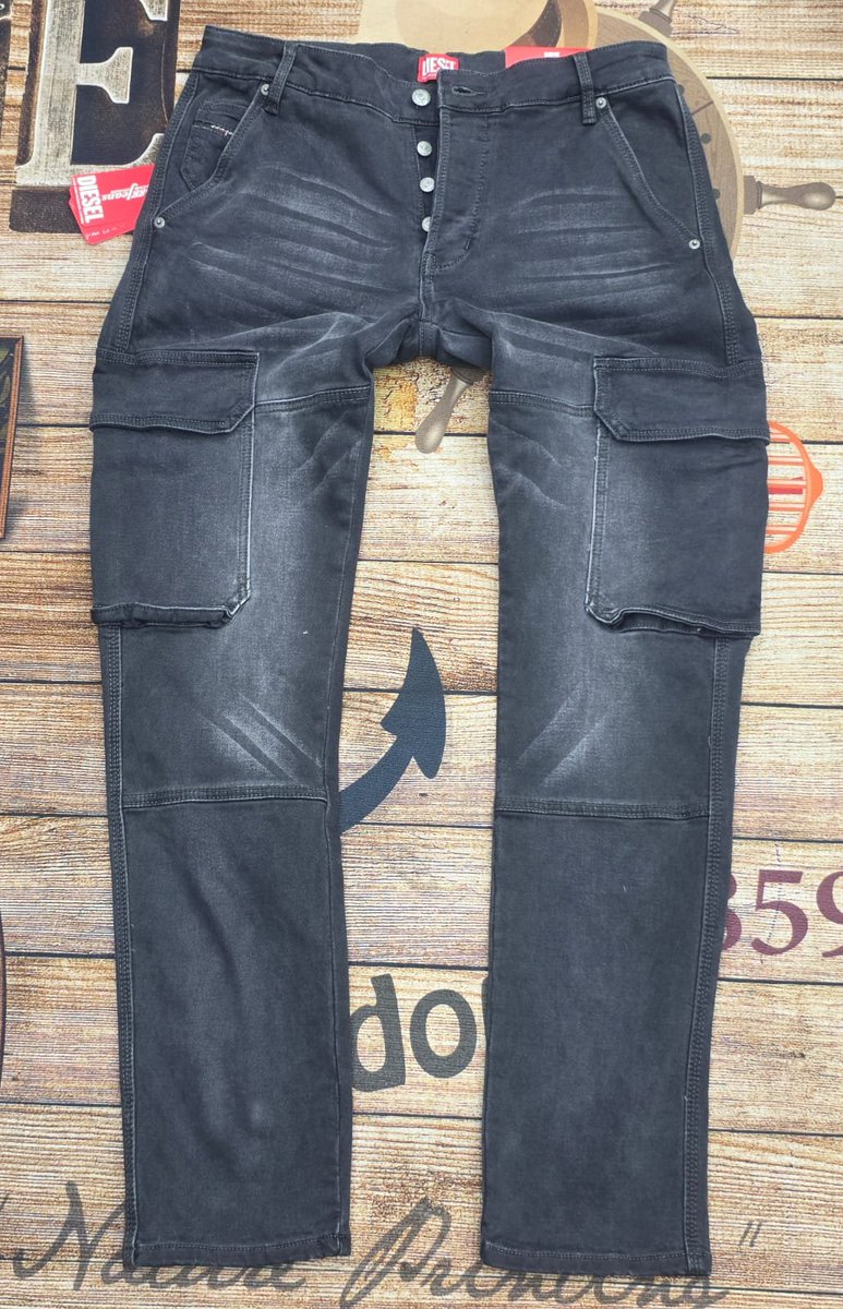 Kgoshigadi_TT's tweet photo. I sell original jeans https://t.co/NgzTR58LPR 👖 https://t.co/ZmxQVYSIvD