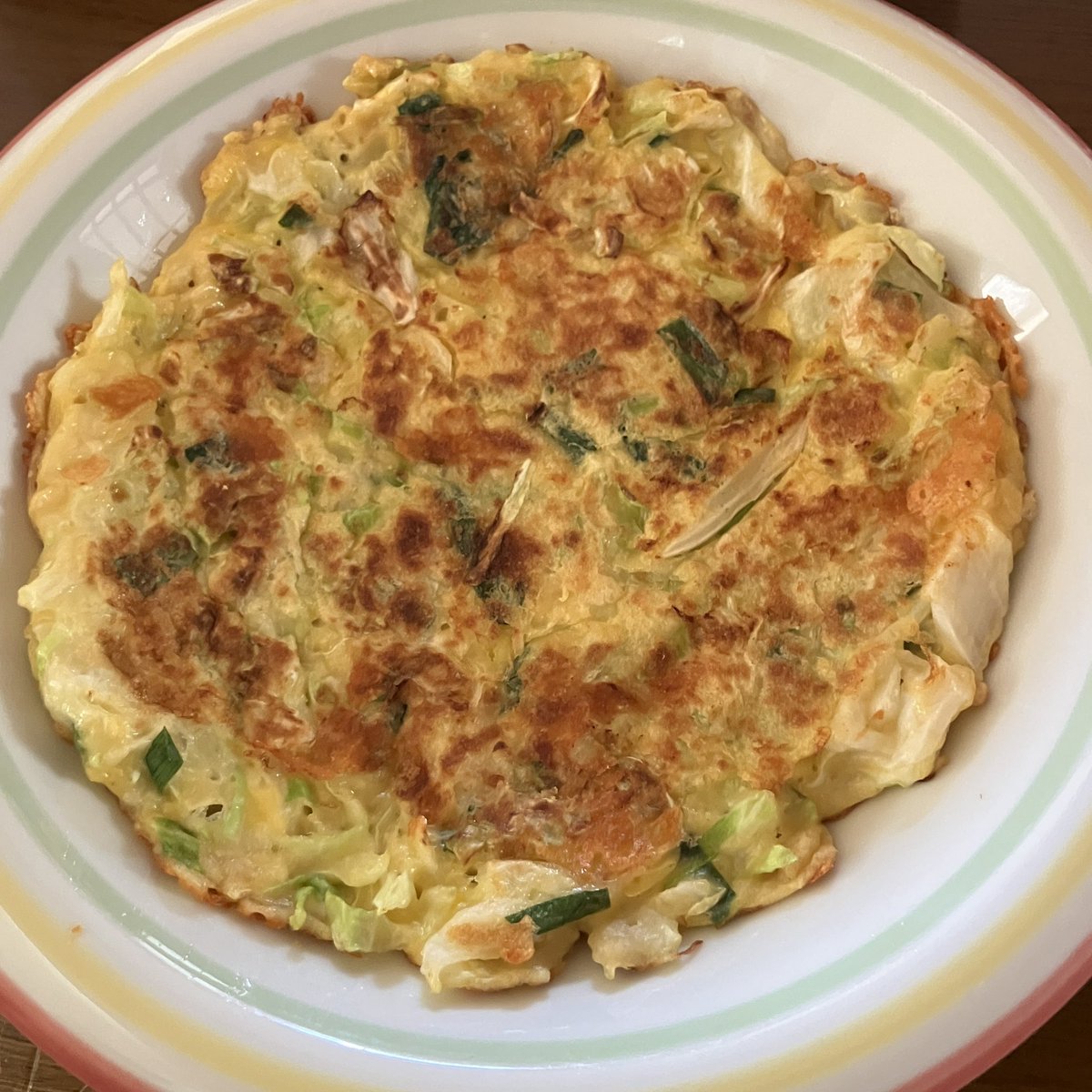 maqmini's tweet photo. 今日の夕食
ニラとシュレッドチーズのお好み焼き

ホットケーキ
バターと蜂蜜塗り

粉もんばかりですが、喜んで頂きました。
テヘ https://t.co/dWm6e32BO1