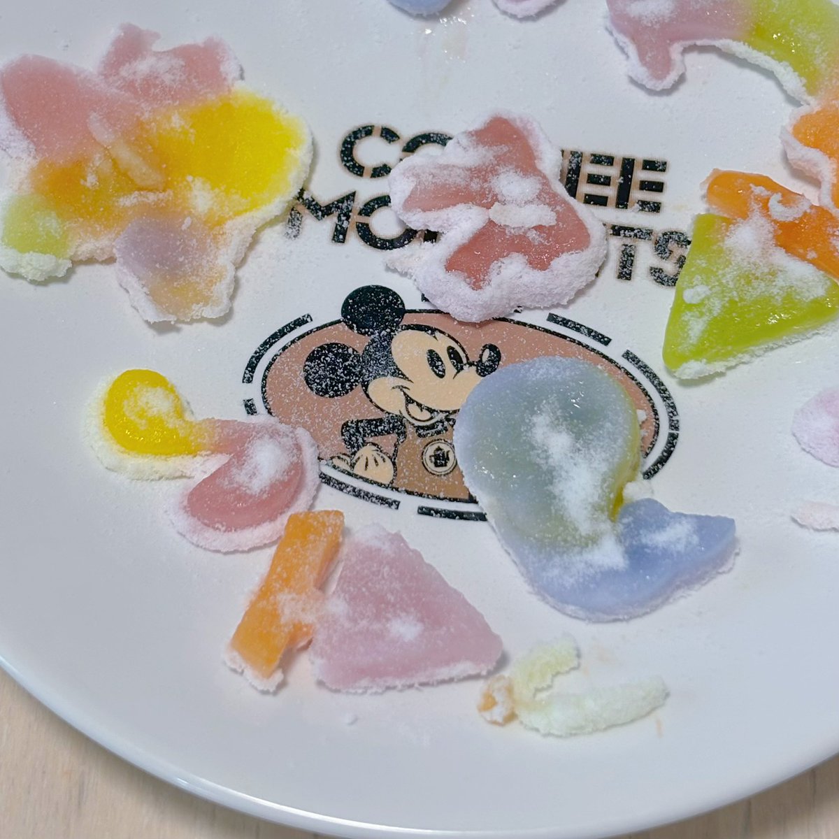 ppsukp's tweet photo. 知育菓子のグミ作り
昨日の夜から、ﾊﾔｸ､ﾂｸﾘﾀｲｰ!って言いづけて、今朝ささっと朝ごはん食べて、ｸﾞﾐ､ﾊﾔｸﾂｸﾛ!!!
って1時間ぐらい集中して作ってた https://t.co/ZCVU2nCjpp